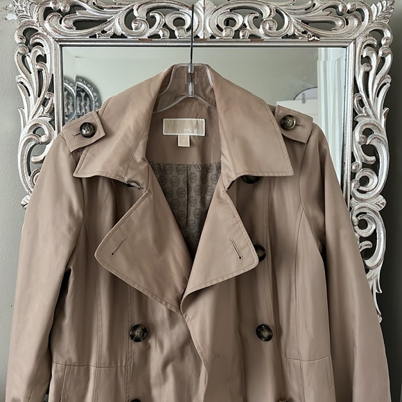 Michael Kors beige trench coat - Picture 5 of 8